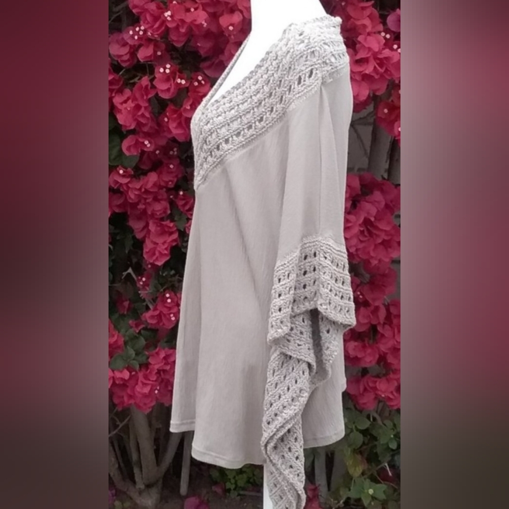 Knox Rose Taupe Crochet Trim Top NWOT - Picture 6 of 7